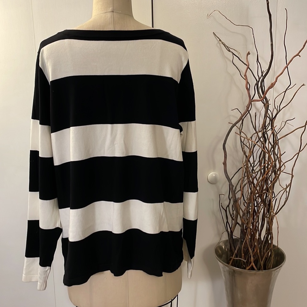 Black and white stripe long sleeve V-neck jeweled lightweight sweater - Picture 5 of 6